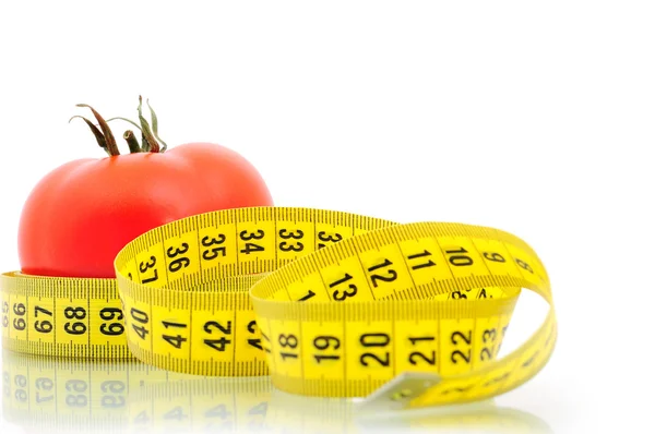 番茄和测量磁带的饮食概念 — 图库照片