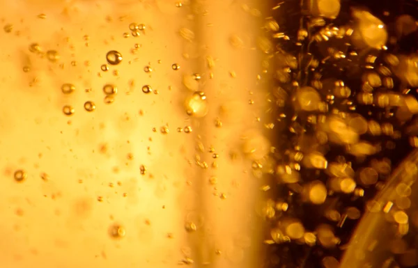 A buborékok a térben víz mozgását — Stock Fotó