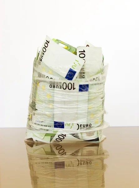 Euro in een geopende cellofaan pakket — Stockfoto