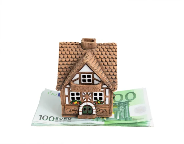 Huis op denominaties honderd euro — Stockfoto