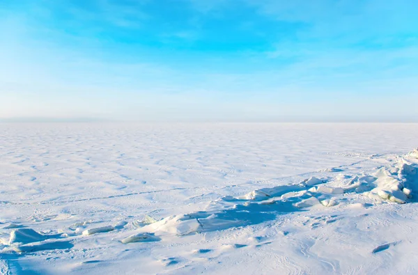 Winter bewölkte Landschaft — Stockfoto