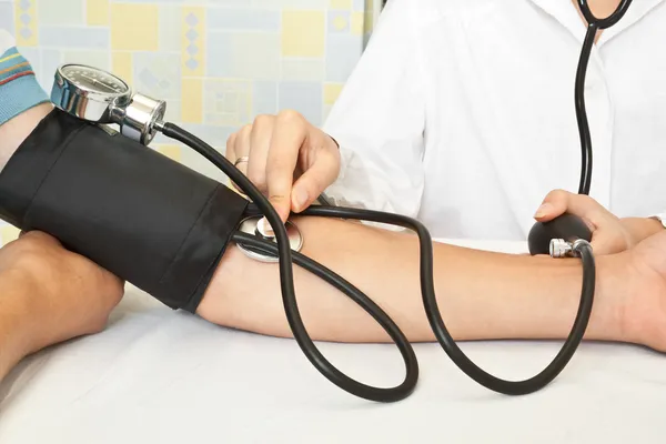 Doctor Checking Blood Pressure — ストック写真