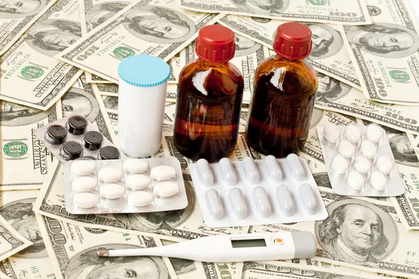 Tablets with pills on money — Stock Photo, Image