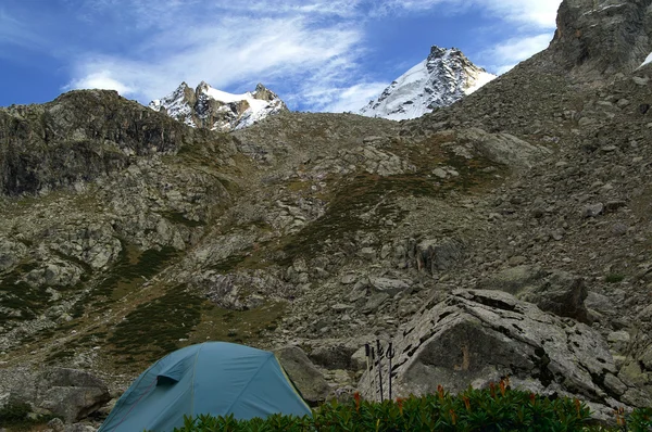 Namiot w górach — Zdjęcie stockowe