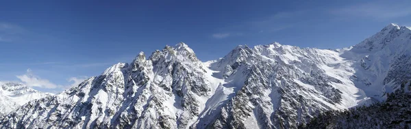 Panorama van hoge bergen — Stockfoto