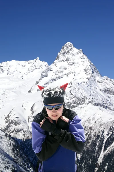 Snowboarder en montagnes. Portrait. — Photo