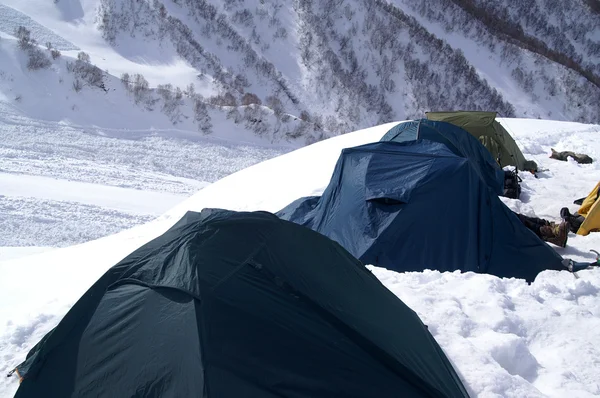 Camp in snow mountains — Stock Photo, Image