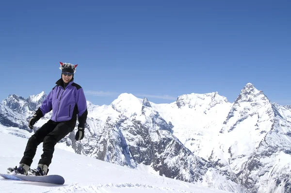 Счастливый сноубордист — стоковое фото