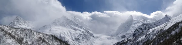 Panorama montanhas do Cáucaso . — Fotografia de Stock