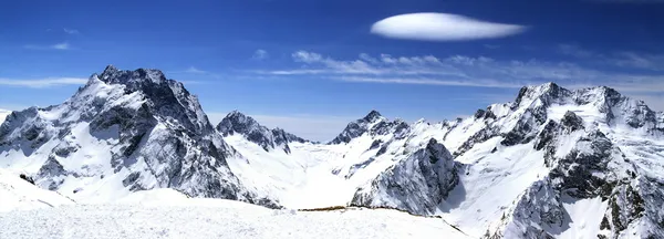 파노라마 카프카스 산맥 스톡 사진