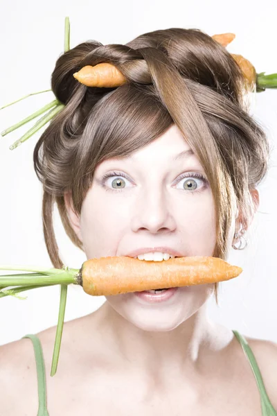 Chica con zanahoria Imágenes de stock libres de derechos