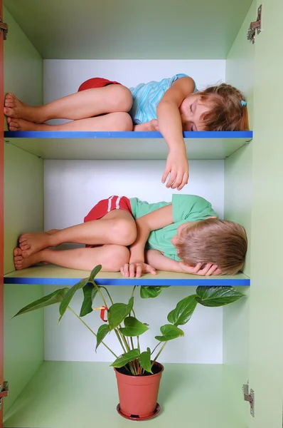 Two Little Children Playing Room — Zdjęcie stockowe