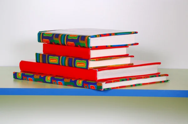Stapel Färgglada Böcker — Stockfoto