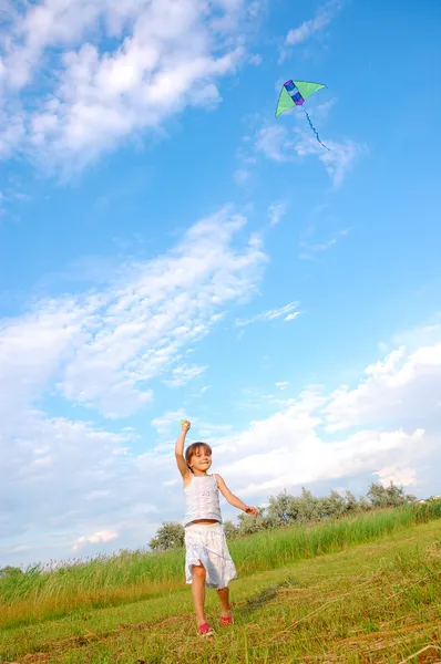 Little Girl Playing Kite — Zdjęcie stockowe
