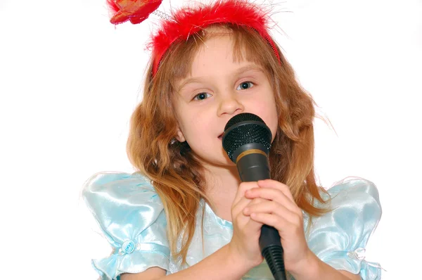 Маленька Дівчинка Мікрофоном Співає Білому Фоні — стокове фото