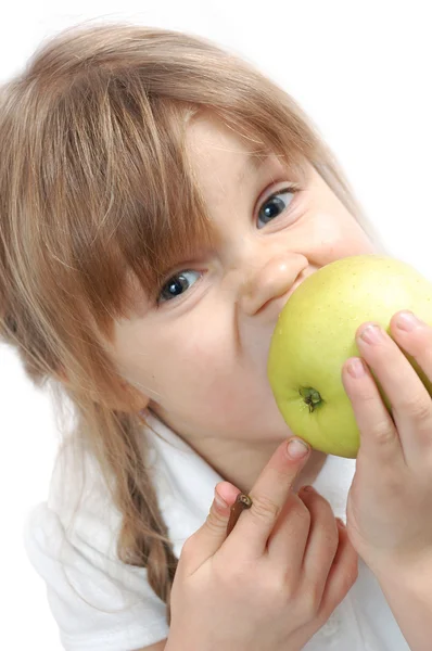 Κορίτσι που δαγκώνει ένα μήλο — Φωτογραφία Αρχείου