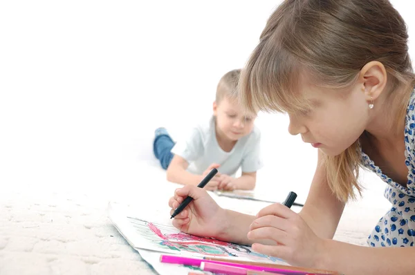 아이 그리기와 독서 — 스톡 사진