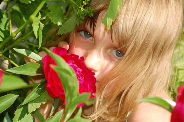 Summer flower and girl — Stock Photo, Image