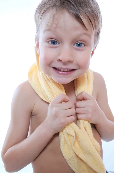 Ребёнок с полотенцем — стоковое фото