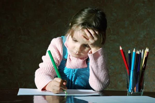 Kind macht Hausaufgaben in der Schule — Stockfoto