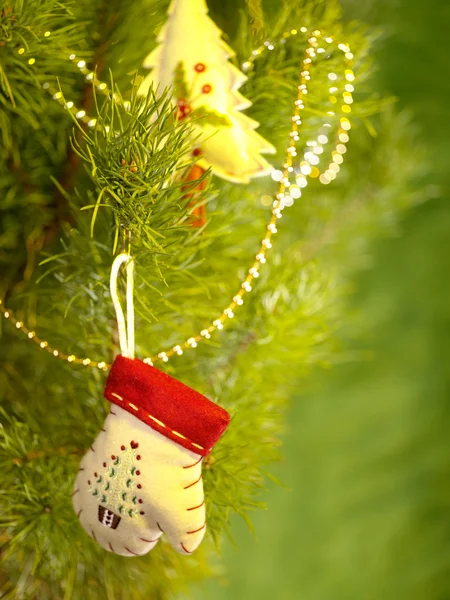 Boże Narodzenie martwa natura z jodłowego drzewa i zabawki — Zdjęcie stockowe