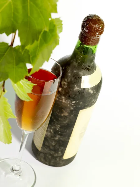 Vinstockar och gamla vin-Stilleben med gr — Stockfoto