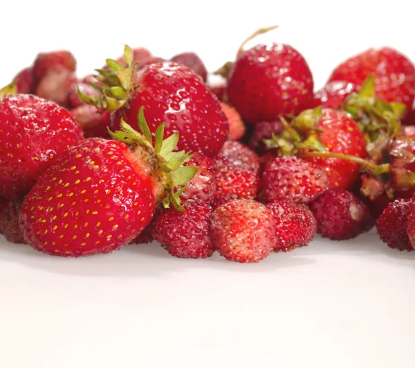 Strawberry and wild strawberry on the ta — Stock Photo, Image