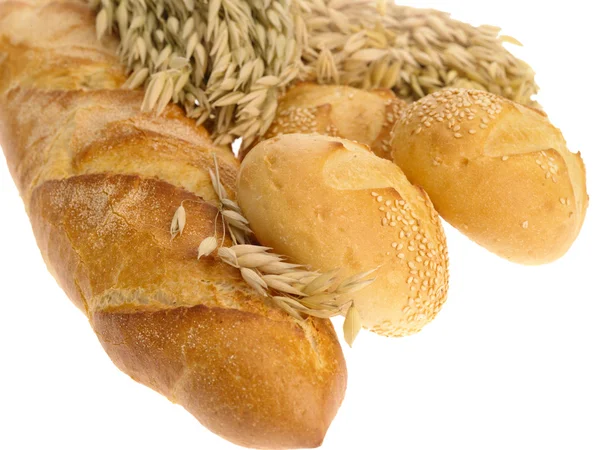 Вкусный хлеб на белом фоне — стоковое фото