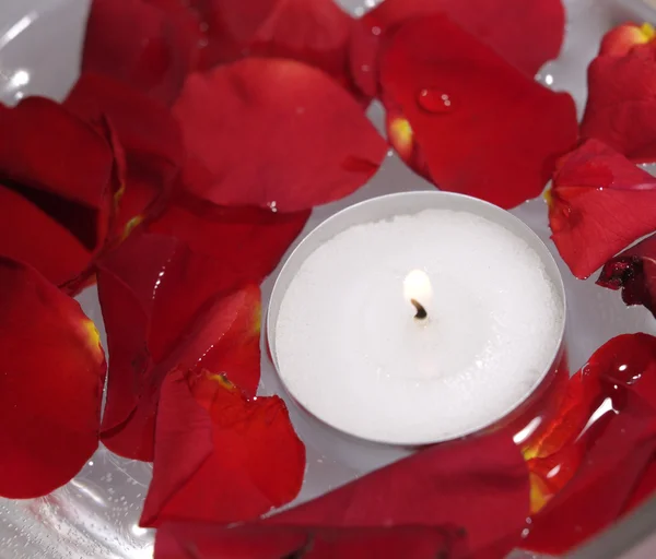Bodegón de baño con velas y ros —  Fotos de Stock