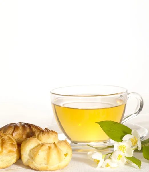 Frühstück Stillleben. Grüner Tee mit Kakao — Stockfoto