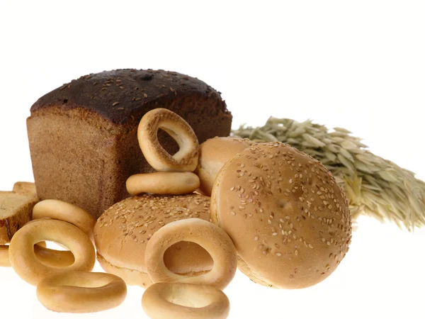 Läckra bröd rusk och bröd ring på w — Stockfoto