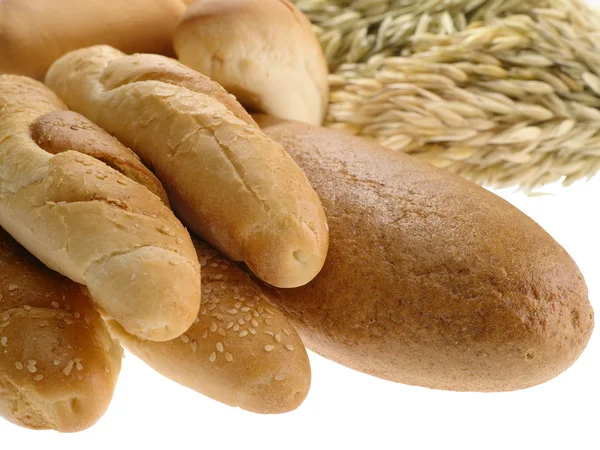 Výborný chléb na bílém pozadí — Stock fotografie
