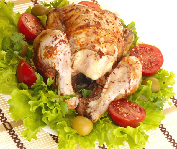 Grillad kyckling hela med grönsaker på — Stockfoto