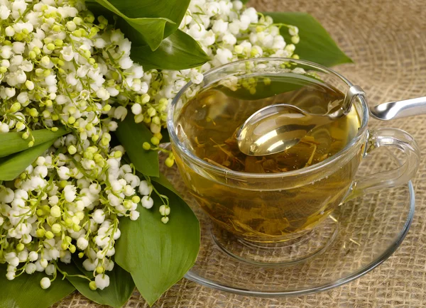 Φλιτζάνι πράσινο τσάι για hessian με μέλι s — Φωτογραφία Αρχείου