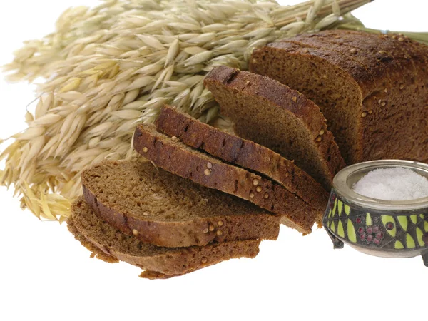 Heerlijk brood op witte achtergrond — Stockfoto