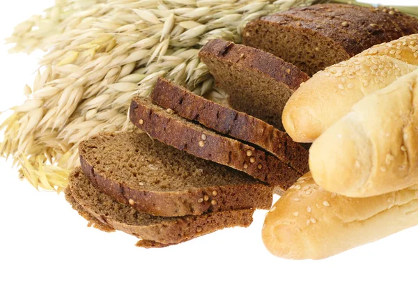 Pão delicioso no fundo branco — Fotografia de Stock