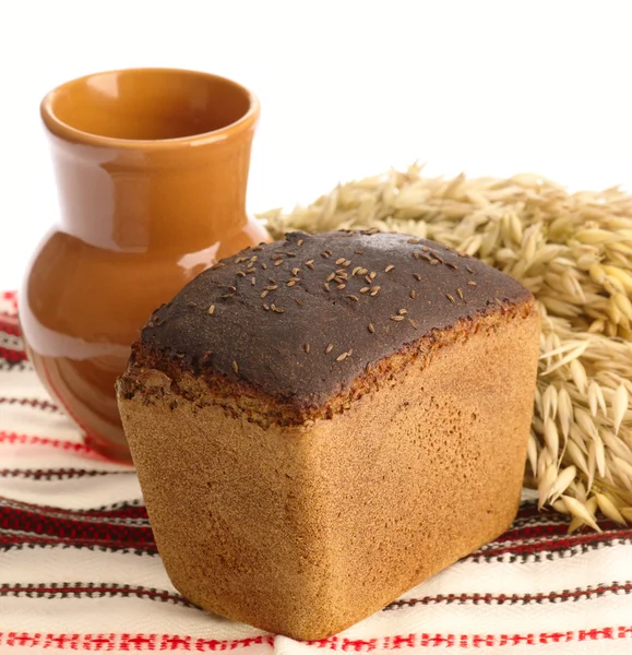 Νόστιμο ψωμί σε λαϊκή φόντο — Φωτογραφία Αρχείου