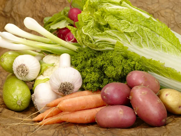 Smacznych warzyw na brązowy backgrou — Zdjęcie stockowe