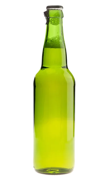Une bouteille de bière blonde. Isolé avec clip — Photo