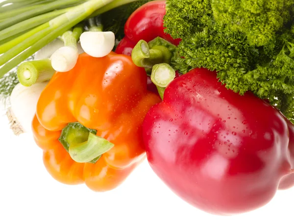 A fehér háttérb friss zöldségek — Stock Fotó