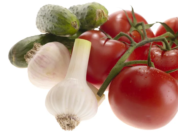 Verdure fresche e gustose su backgrou bianco — Foto Stock