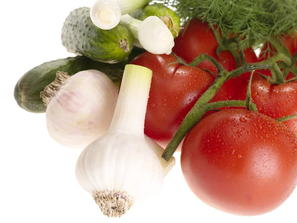 Légumes frais savoureux sur fond blanc — Photo