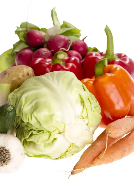 Verduras frescas y sabrosas sobre fondo blanco —  Fotos de Stock