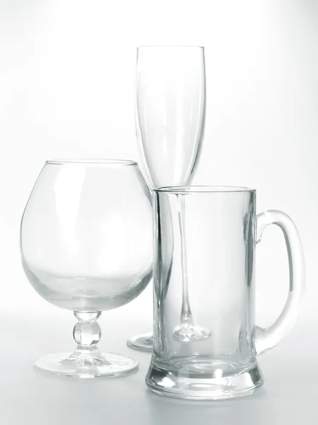 Puste szklanki na stole — Zdjęcie stockowe