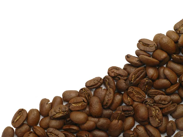 Форма из кофейных зерен на белом — стоковое фото