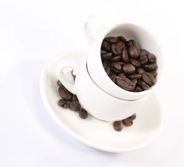 Duas xícaras de café no prato com feijão — Fotografia de Stock