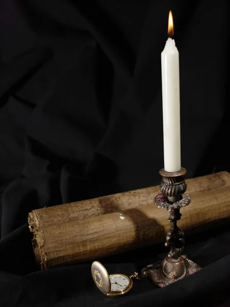 Bodegón con vela encendida — Foto de Stock