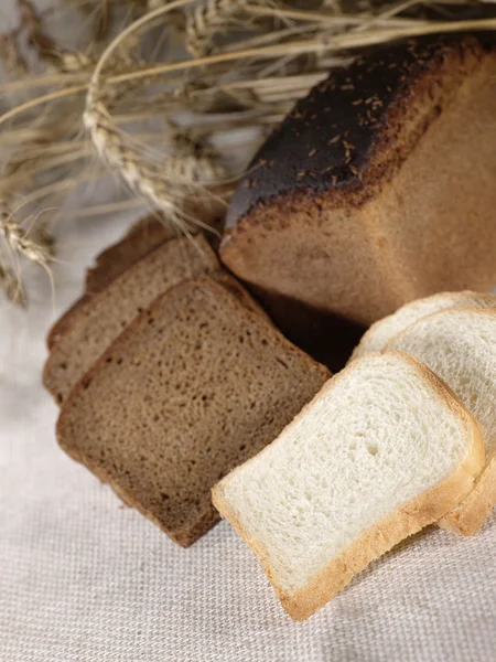 Taze ekmek ile ülke natürmort — Stok fotoğraf