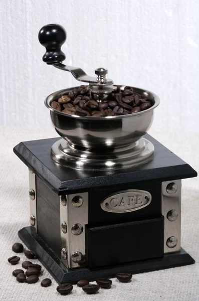 Kaffekvarn med bönor — Stockfoto