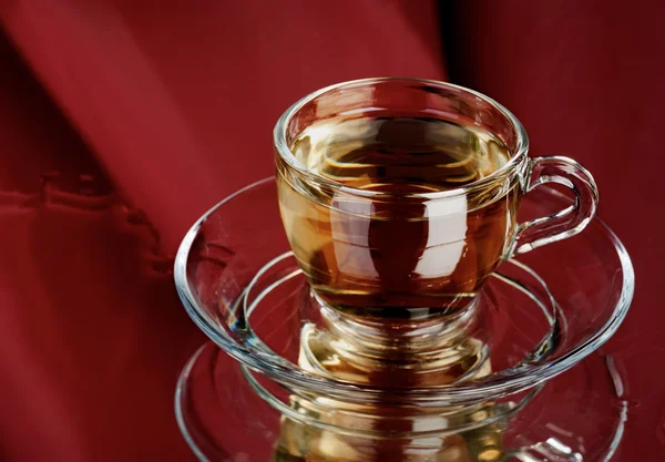 Чашка чистого зеленого чая — стоковое фото